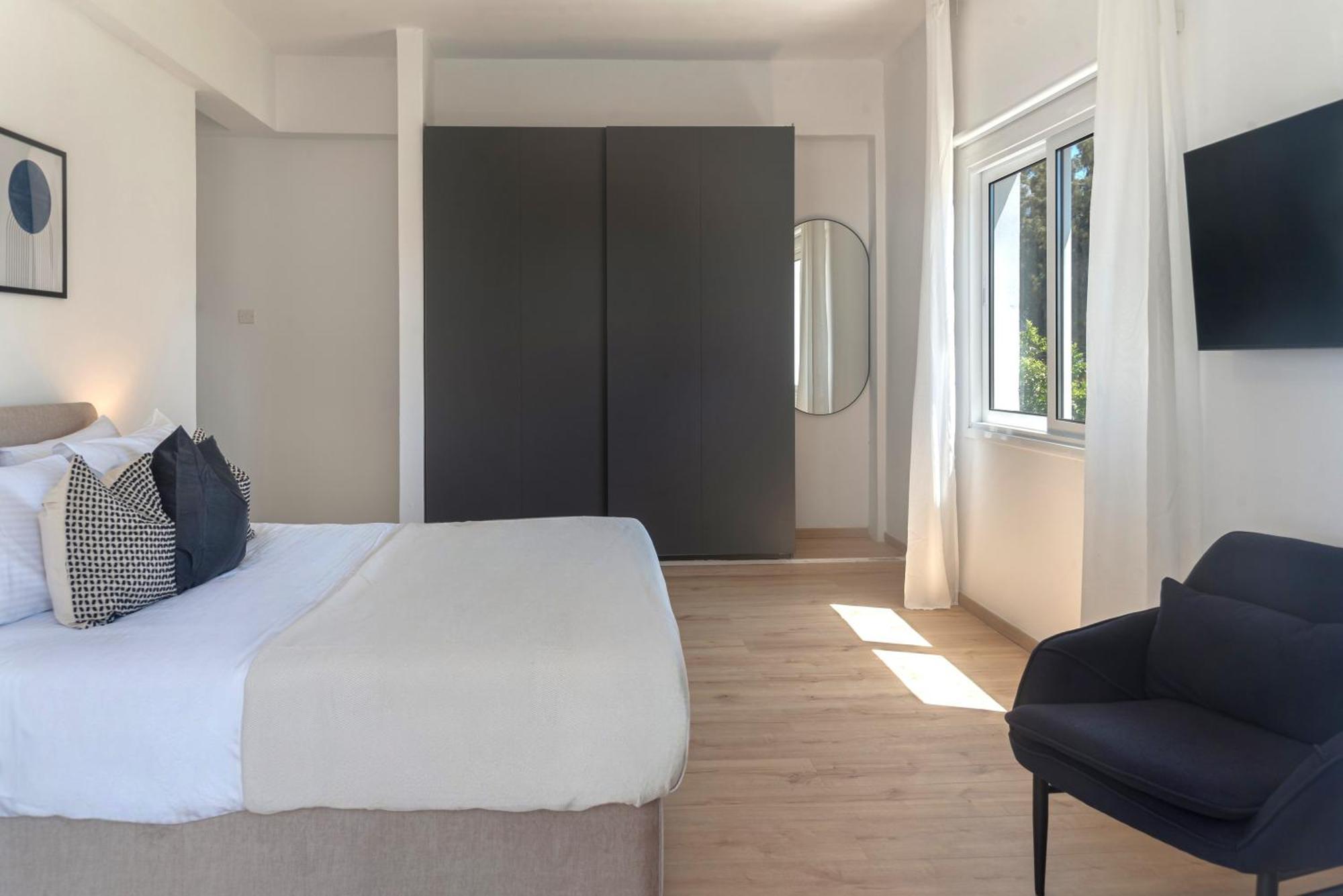 Phaedrus Living Breeze Residences Urbanity *